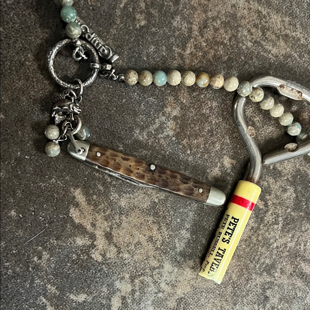 Beaded necklace with Carabiner